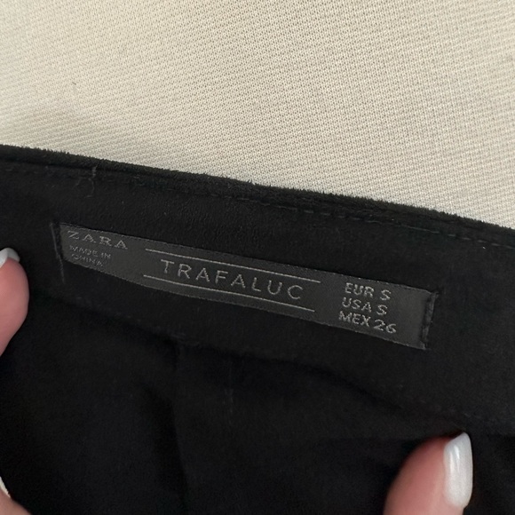 Zara black polyester mini skirt - Picture 3 of 4